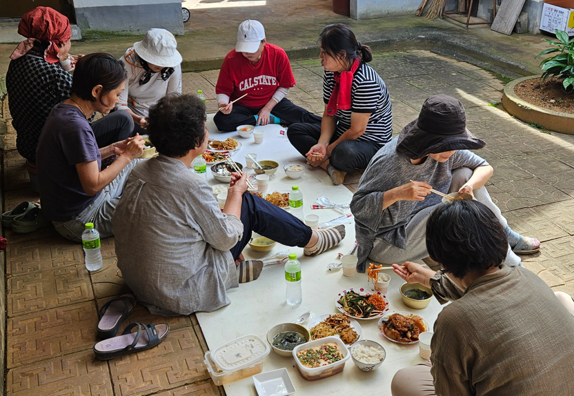 /user/s/sujichambit/editor/2512/0a3b634215d554f32616e789b64a473d_1764845354_6651.png 이미지크게보기